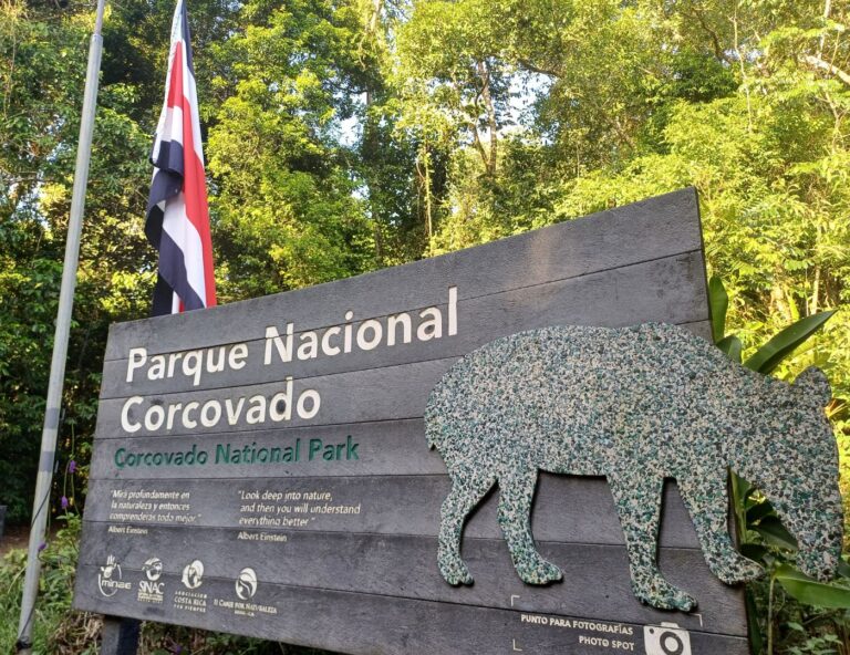 Foto del Letrero Oficial del Parque Nacional Corcovado